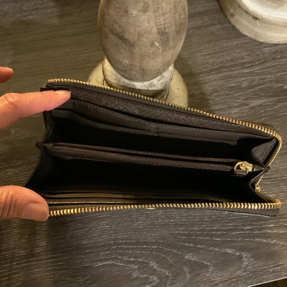 Authentic  Signature Coach Wallet NWOT - Picture 3 of 10